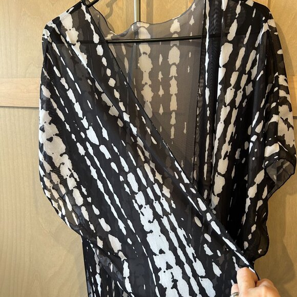 Black and White Mesh Swimsuit Coverup with Belt Size XL - Picture 3 of 9